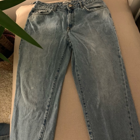 ✨TRENDY “Butt Rip” Jeans!✨ - Picture 2 of 6